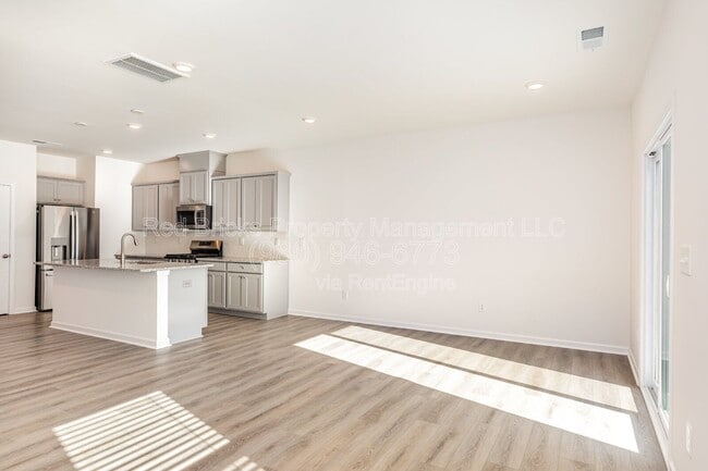 Building Photo - 3160 Lilac Grove Dr