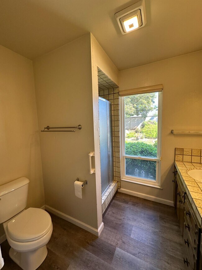 Building Photo - 1310 W Magill Ave