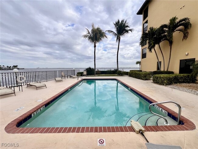 Building Photo - 4015 SE 20th Pl