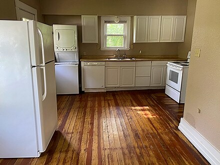 Building Photo - 1016 W Jefferson St