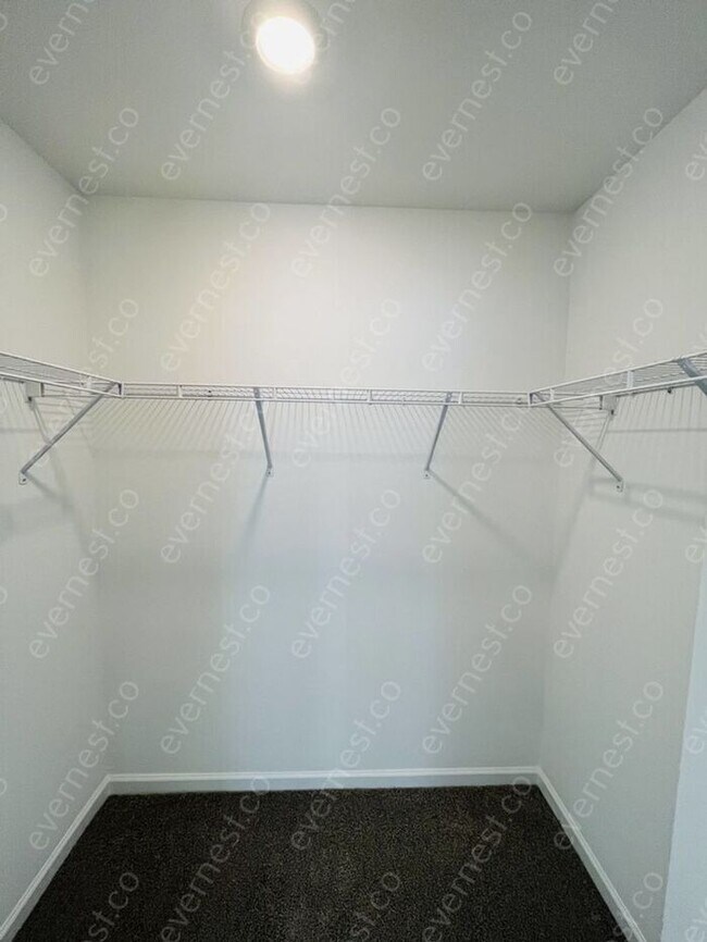 Building Photo - 4-Bedroom, 2.5-Bathroom Home with Modern A...