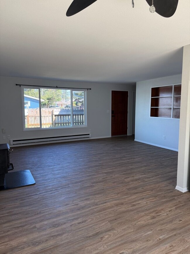 Building Photo - 2425 State St