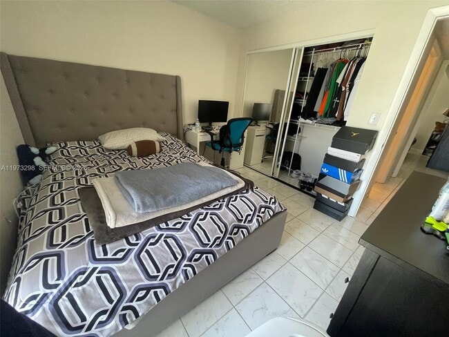 Building Photo - 9010 SW 125th Ave