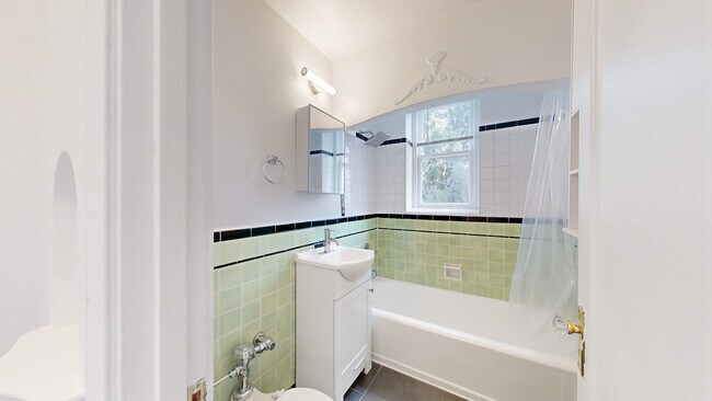 Building Photo - 19 Hermann St