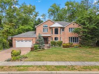 Building Photo - 8 Percheron Ln
