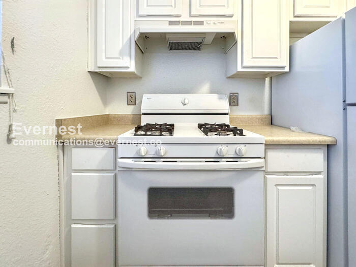 Building Photo - 8003 Wolff St