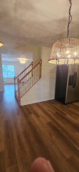 Building Photo - 119 Creekside Dr