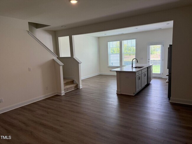Building Photo - 48 Hyacinth Ln