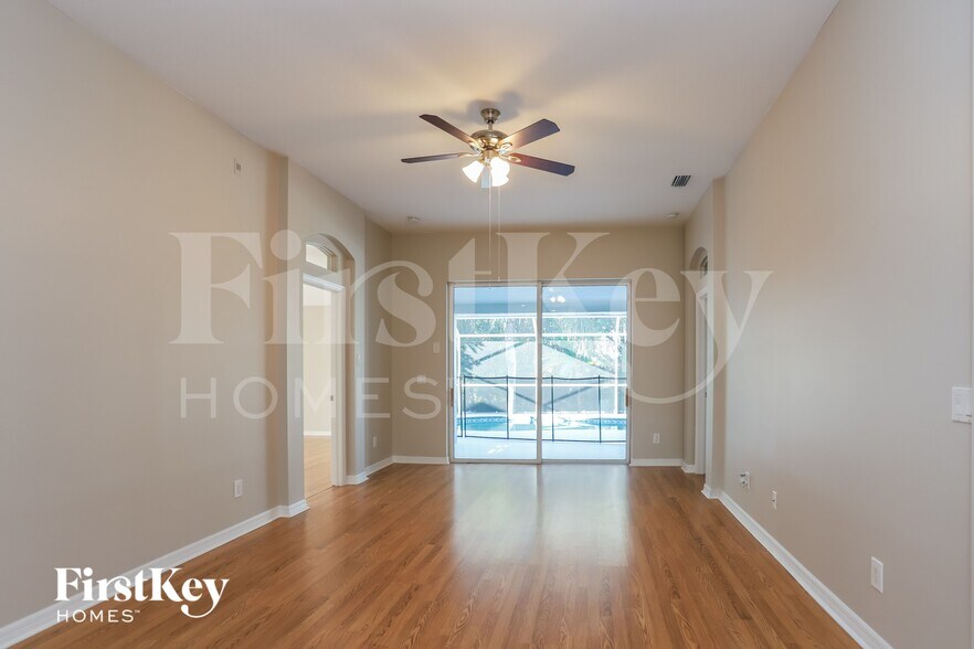 Building Photo - 9836 Laurel Ledge Dr