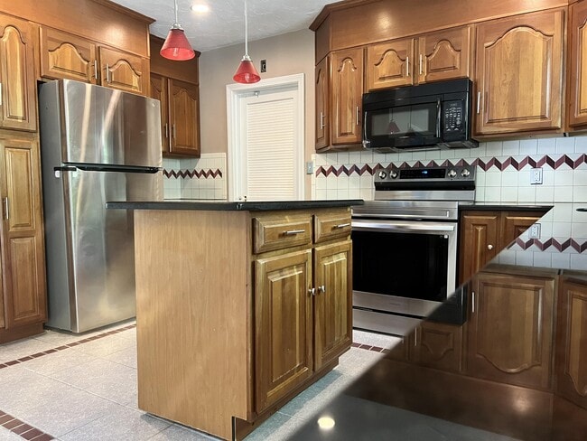 Building Photo - 3 Hearthstone Cir