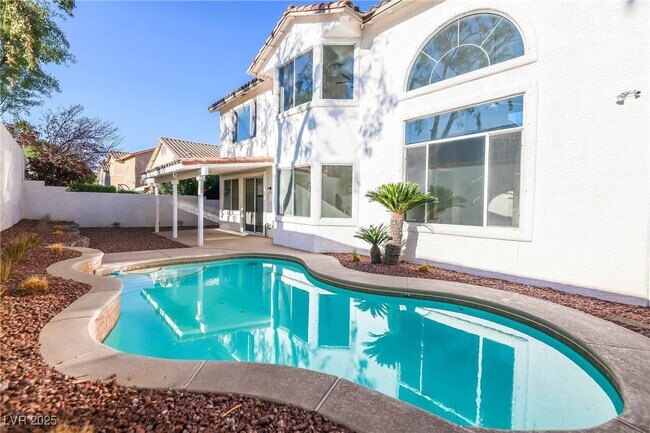 Building Photo - 3045 Sunrise Heights Dr
