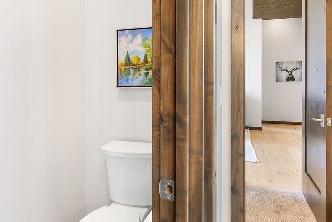 Building Photo - Luxury ski season rental is an entertainer...