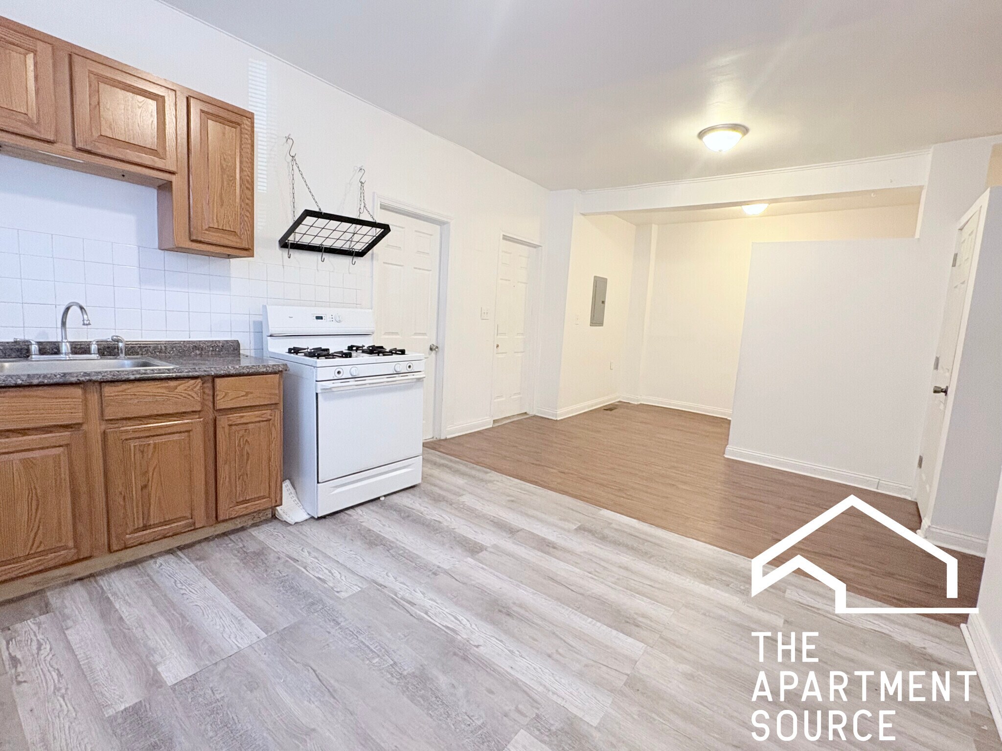 Building Photo - 1900 S Throop St