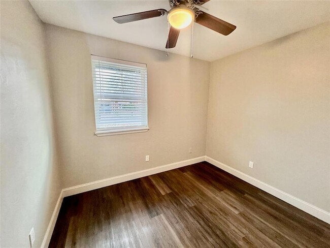 Building Photo - 509 Meadow Lake Dr