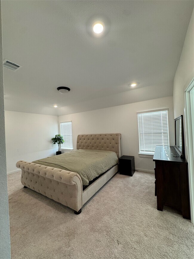 Building Photo - 6630 Escondido Dr