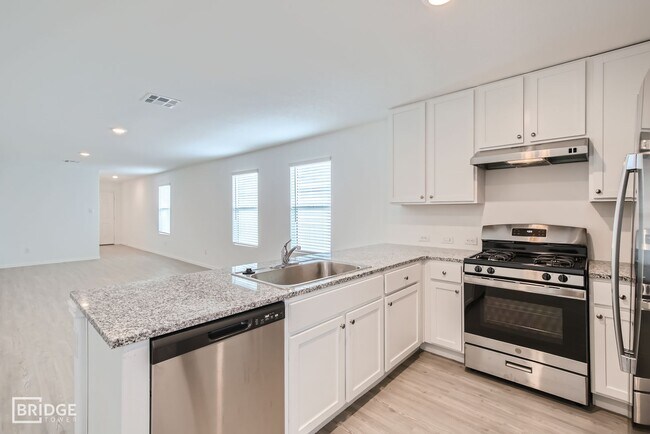 Building Photo - 2408 Lake Hls