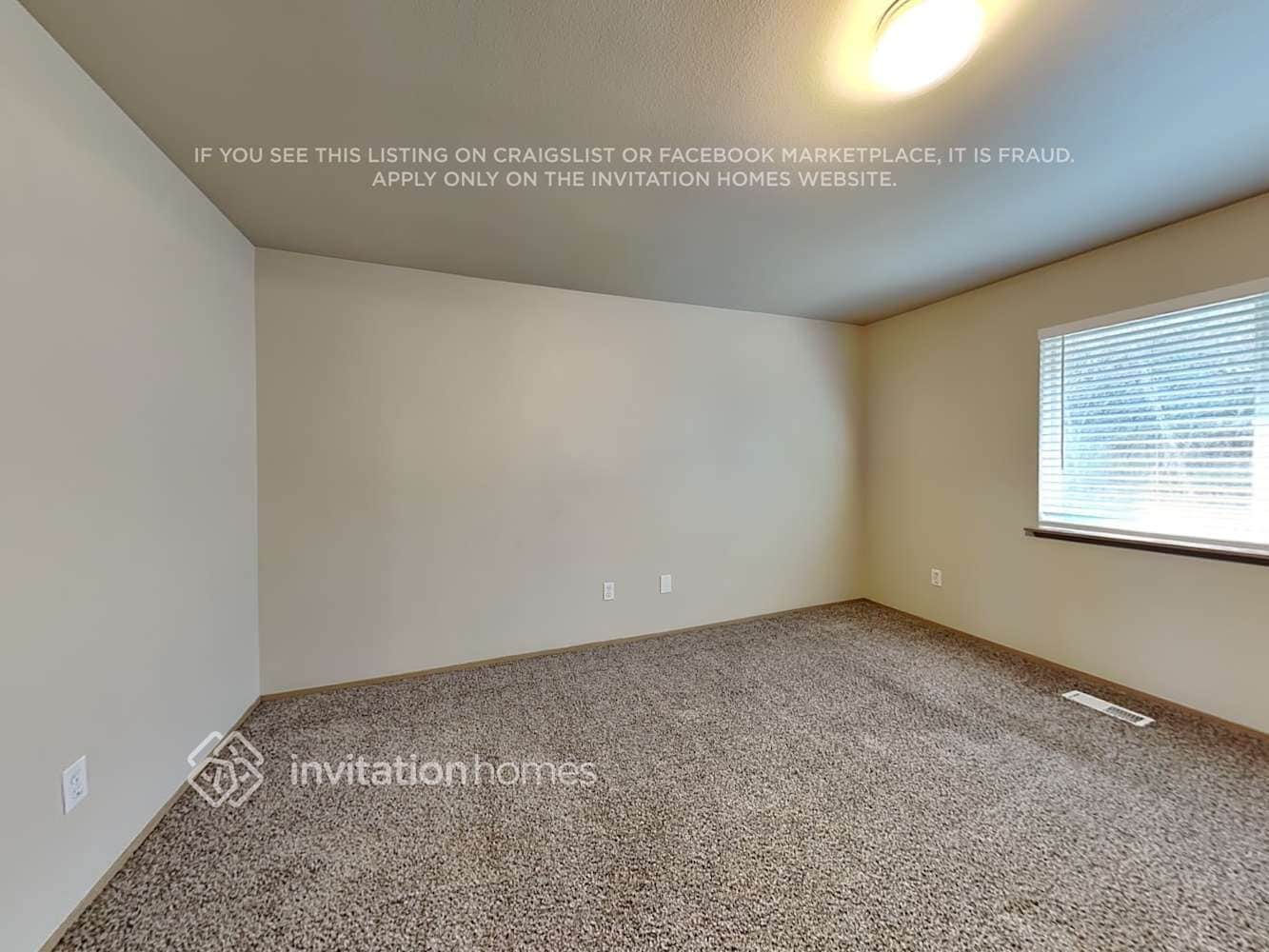 Building Photo - 14904 Woodland Ave E