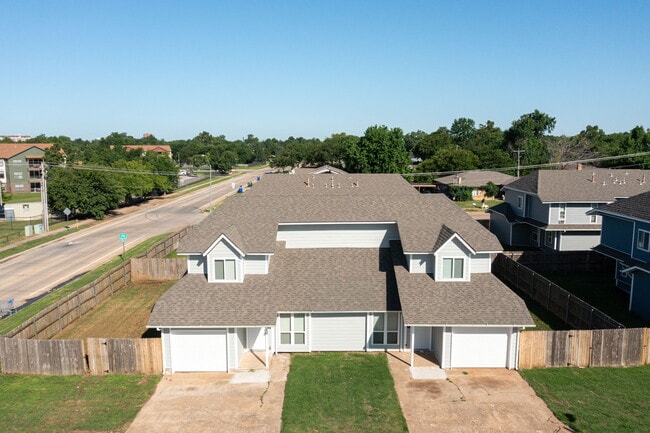Building Photo - 729 Vicksburg Ave