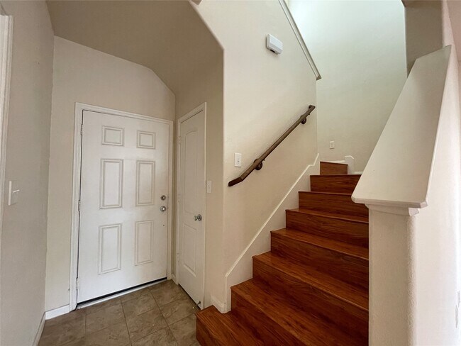 Building Photo - 7139 Pavilion Dr