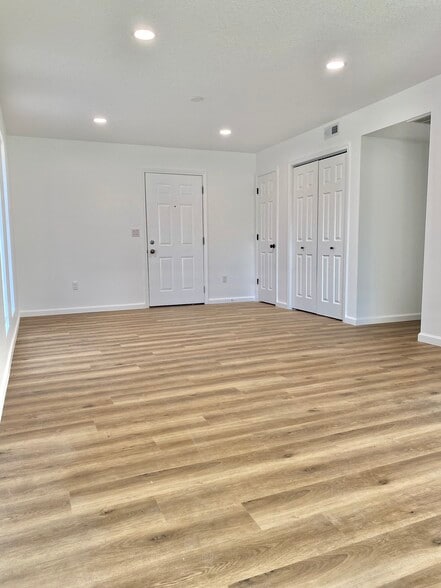 Living Room - 254 N Brunswick St