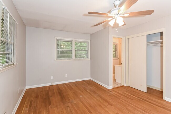 Building Photo - 4630 Cresant Ln