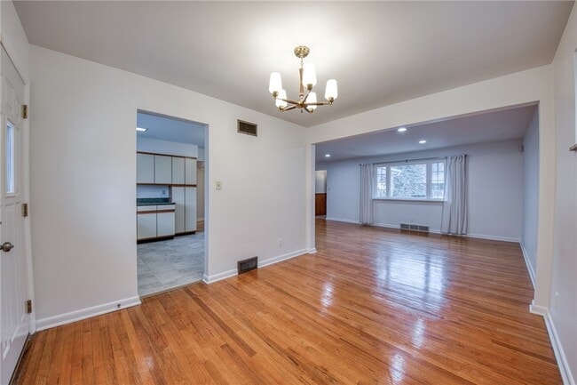 Building Photo - 5523 Rippey Pl