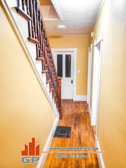 Building Photo - 36 Maple Ave