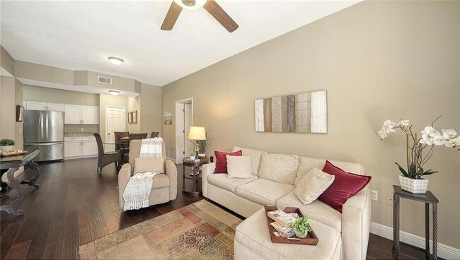 Building Photo - 4224 Central Sarasota Pkwy