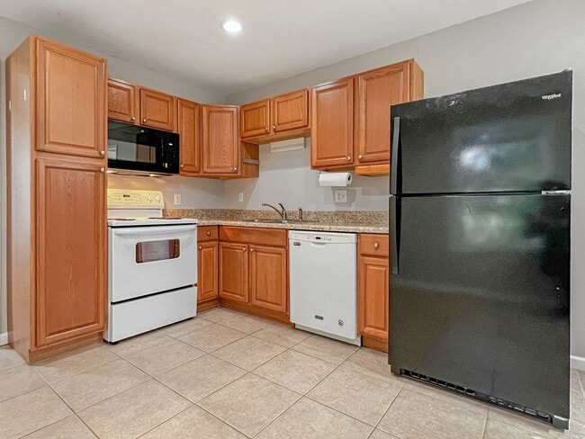 Building Photo - Charming 3 Bed, 2 Bath Home Minutes From B...