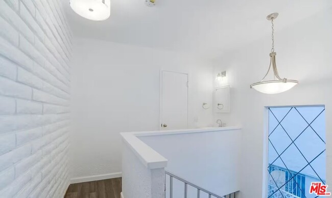 Building Photo - 16 Reef St