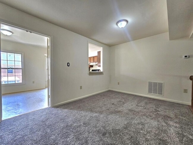 Building Photo - 4719 Gainsborough Dr