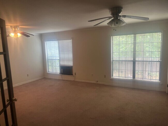 Building Photo - 11618 Huron Ln