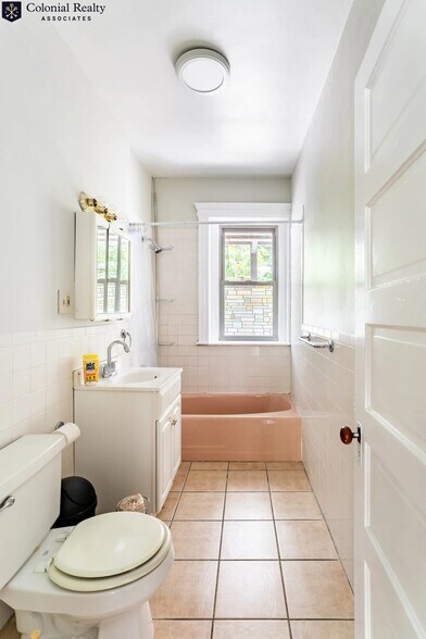 Building Photo - 10 Strathmore Rd