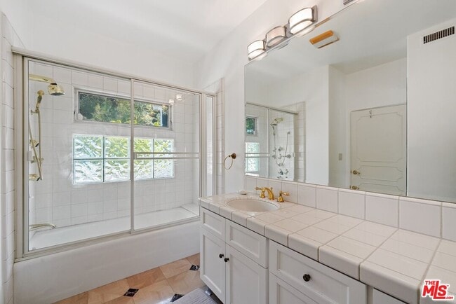 Building Photo - 15656 Crownridge Pl