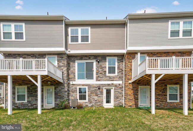 Building Photo - 10898 Drummond Pl