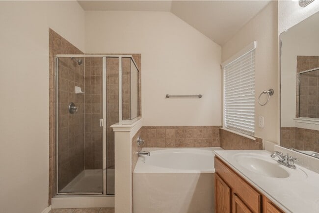 Building Photo - 9916 Channing Rd