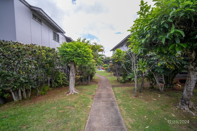 Building Photo - 3 bd / 1.5 ba Condo at Waiau Gardens Kai E