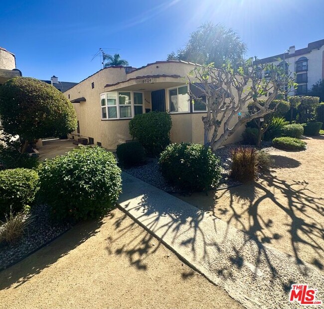 Building Photo - 4804 Bellflower Ave