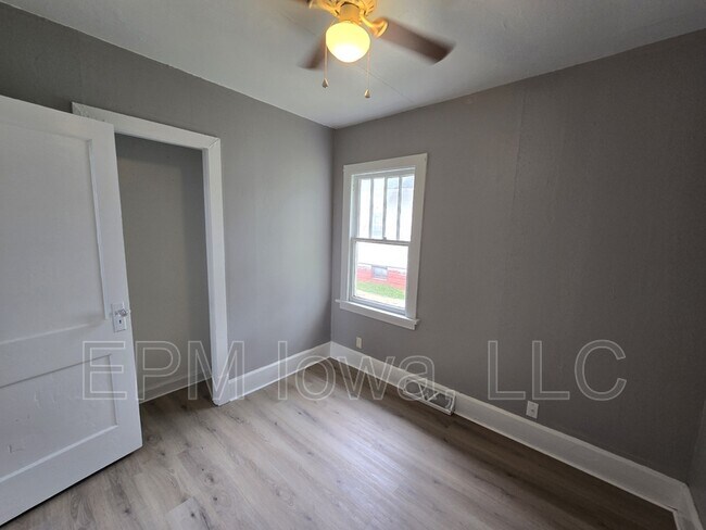 Building Photo - 512 Maynard Ave