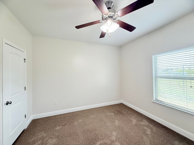 Building Photo - Spacious 5-Bedroom Home - Heart of Pace