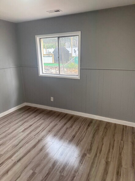 Building Photo - 1303 Barnard Dr