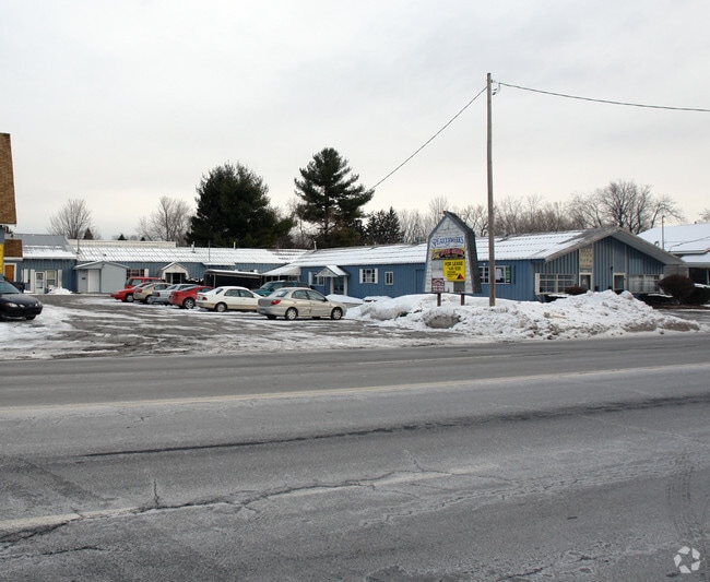 Primary Photo - 6035 E Taft Rd