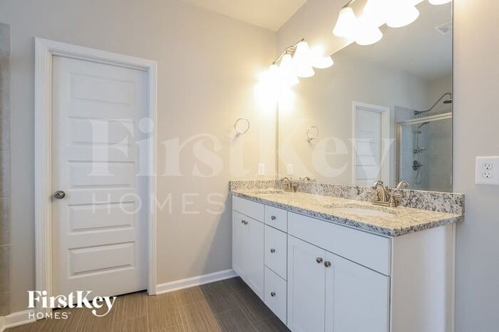 Building Photo - 74 Ravencroft Dr