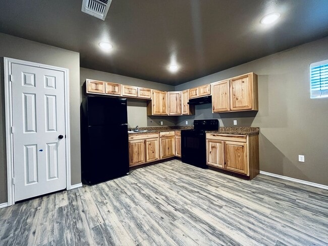 Building Photo - Cozy 3-Bedroom, 2-Bathroom Home with Garage in East Lubbock