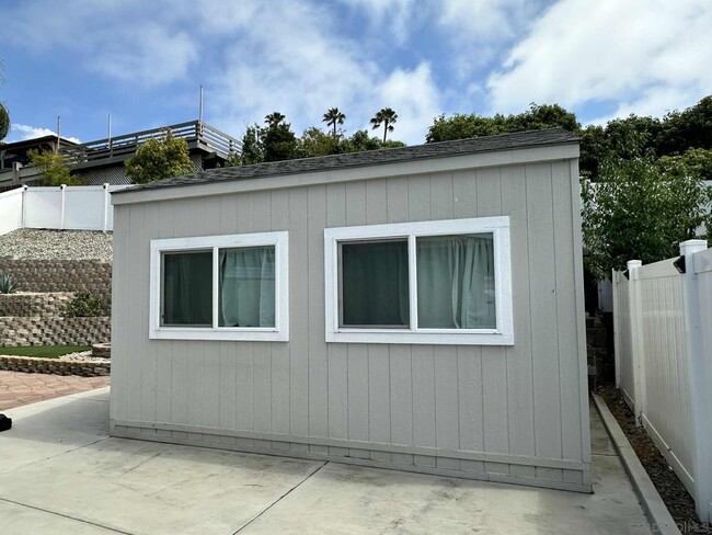 Building Photo - 819 Halecrest Dr