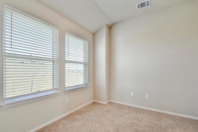 Building Photo - 143 Spiny Lizard Ln