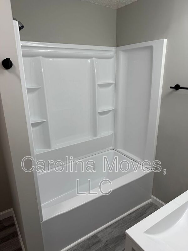 Building Photo - 135 Regent St