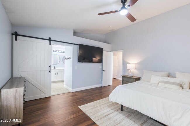 Building Photo - 1422 S 230th Ave