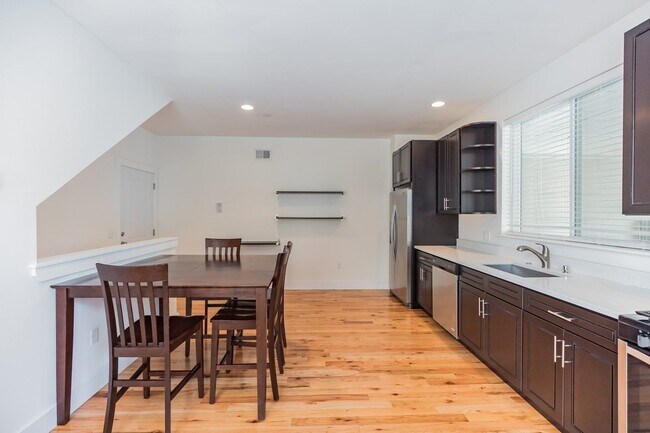 Building Photo - 910 N 19th St