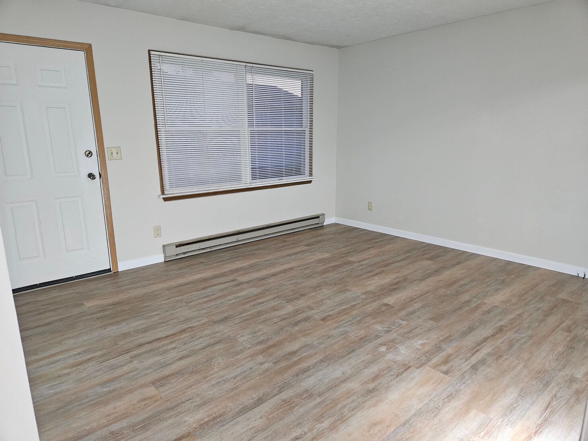 Building Photo - 610 N Wagner Ave